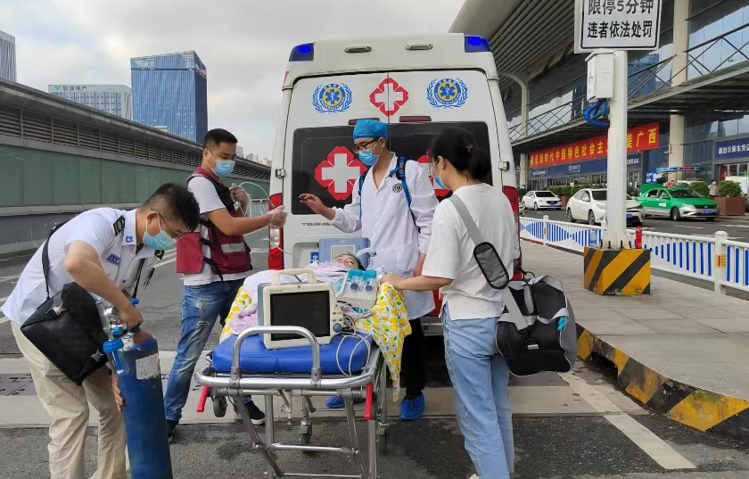 禄劝救护车出租公司